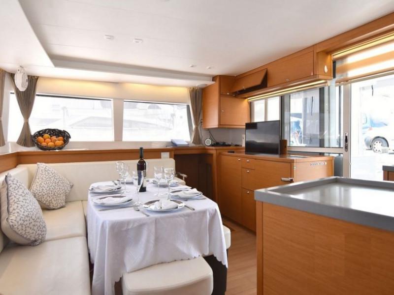 Book yachts online - catamaran - Lagoon 450  Flybridge - Omiros II - rent