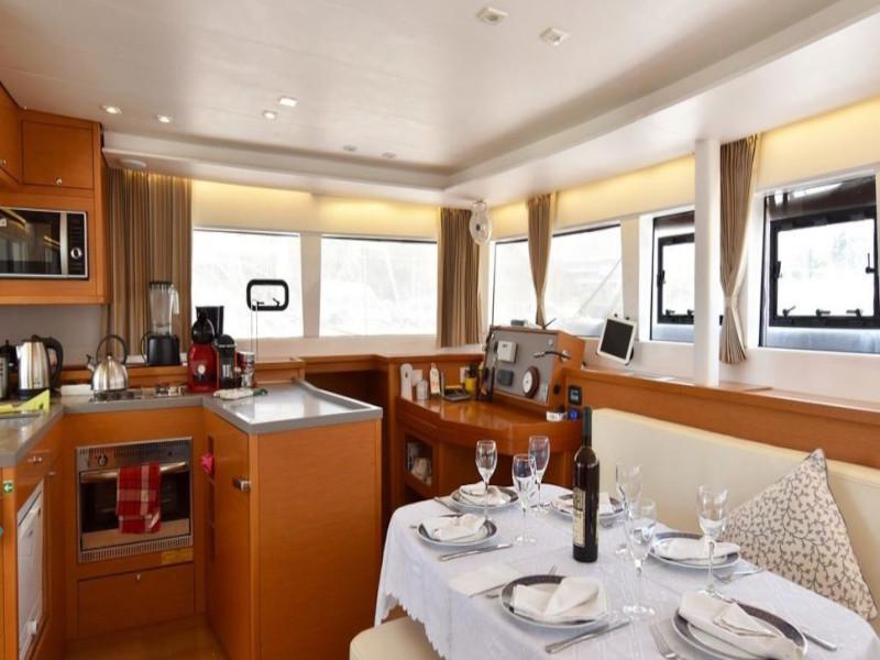 Book yachts online - catamaran - Lagoon 450  Flybridge - Omiros II - rent