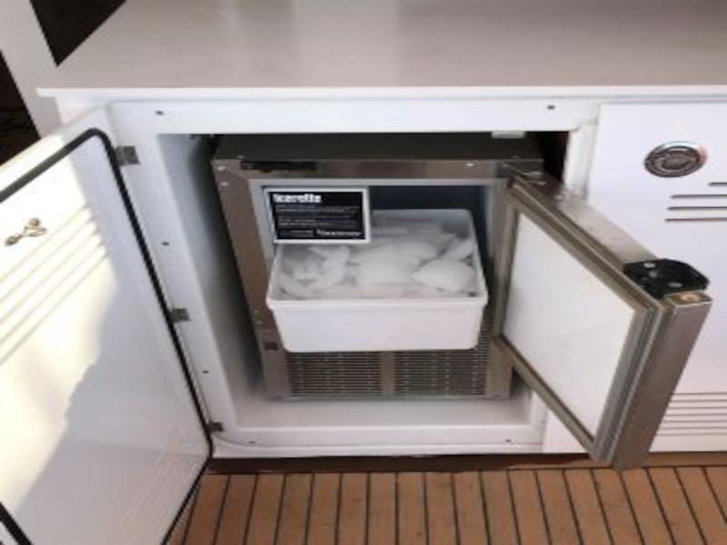 Book yachts online - catamaran - Lagoon 450  Flybridge - Omiros II - rent