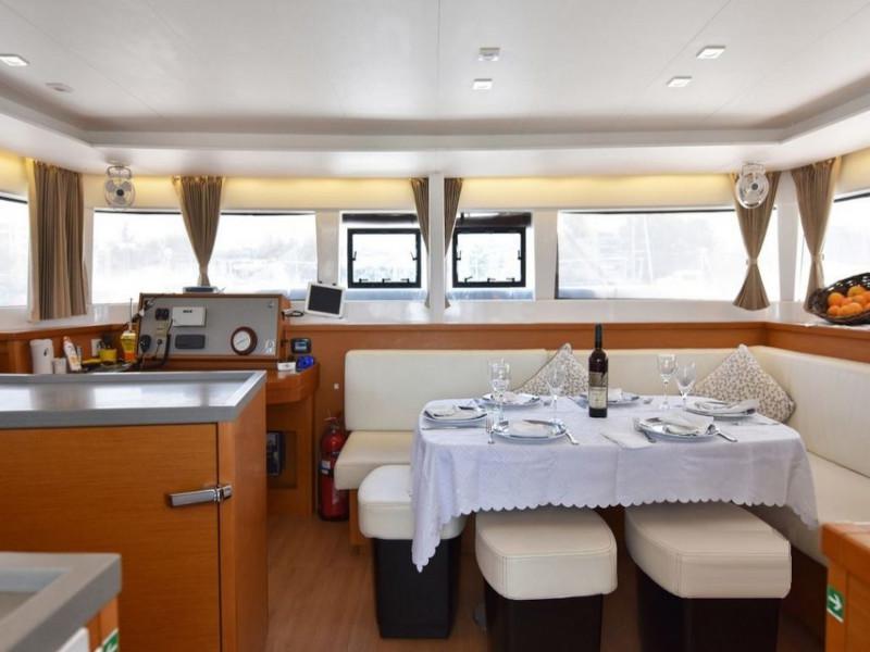 Book yachts online - catamaran - Lagoon 450  Flybridge - Omiros II - rent