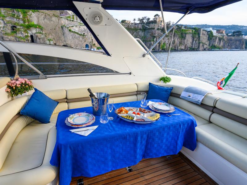 Book yachts online - motorboat - Princess V55 - Mery Rose - rent