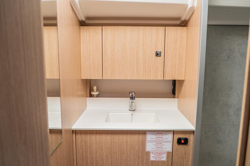 Book yachts online - sailboat - Bavaria C42 - ARUNA - rent