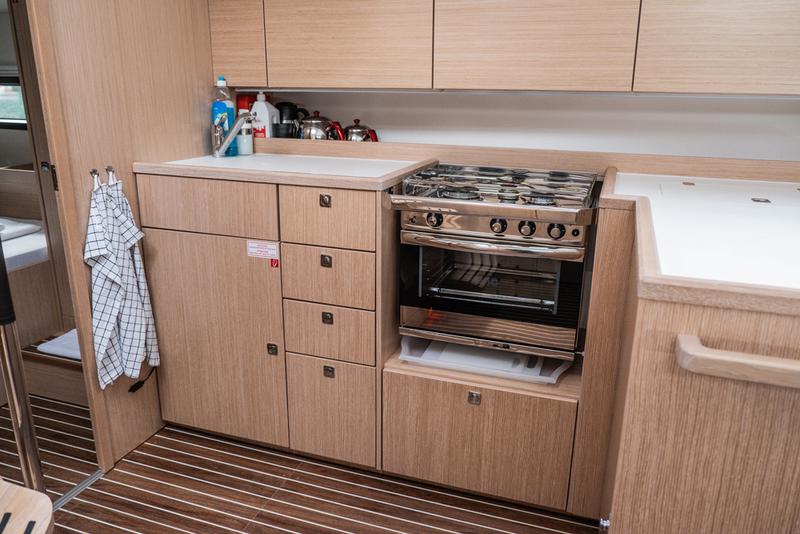 Book yachts online - sailboat - Bavaria C42 - ARUNA - rent