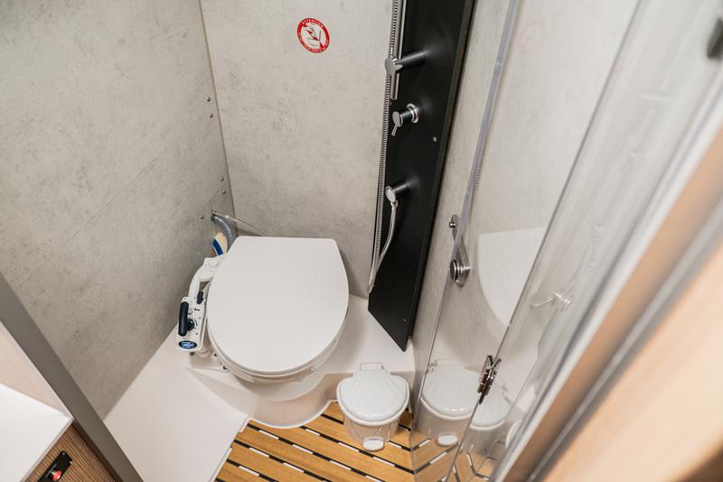 Book yachts online - sailboat - Bavaria C42 - ARUNA - rent