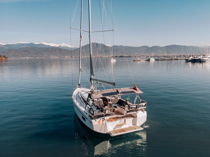 Book yachts online - sailboat - Bavaria C42 - ARUNA - rent