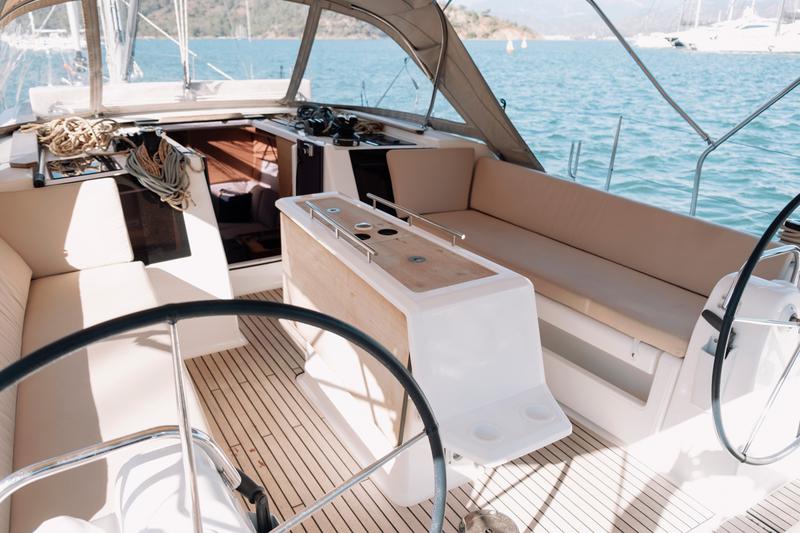 Book yachts online - sailboat - Dufour 412 Grand large - OYKUM - rent