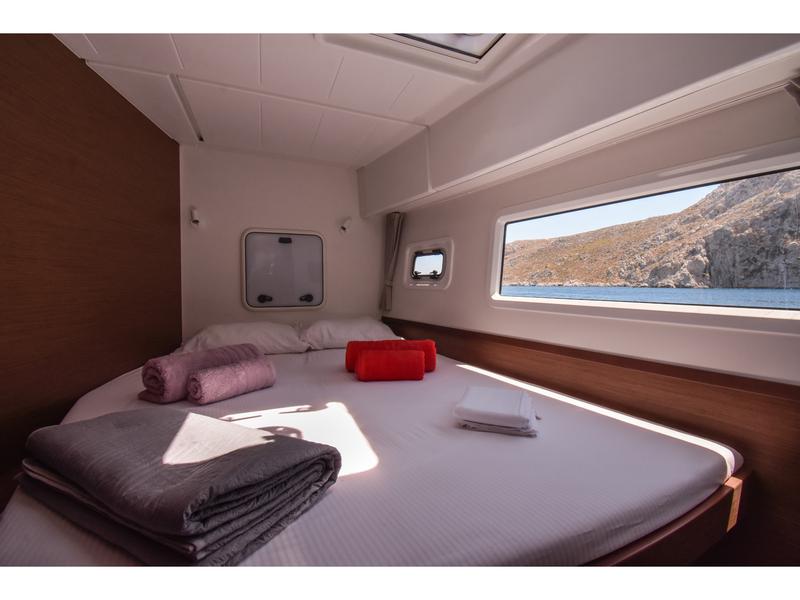 Book yachts online - catamaran - Lagoon 42 - Aenaos - rent