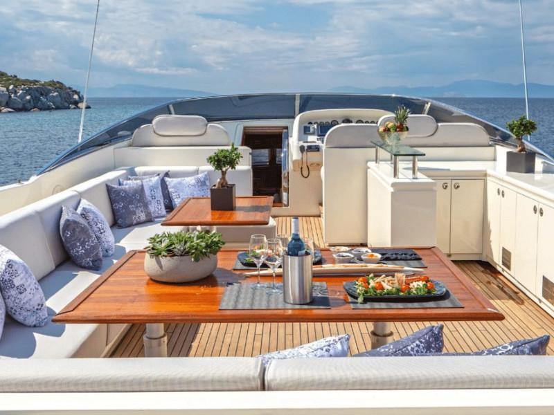 Book yachts online - motorboat - Posillipo Technema 95S - Divine - rent