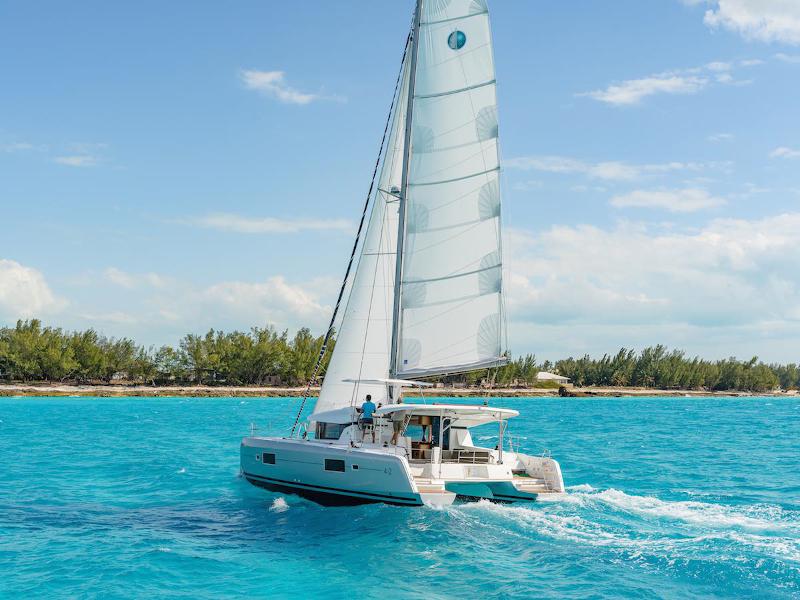Book yachts online - catamaran - Lagoon 42 - BLUE STEEL (generator, air condition, water maker, 1 SUP free of charge, undewater lights) - rent