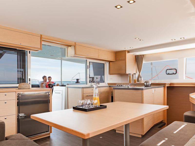 Book yachts online - catamaran - Lagoon 450  Flybridge - ZACAPA (generator, air condition, water maker, 2 SUP free of charge) - rent