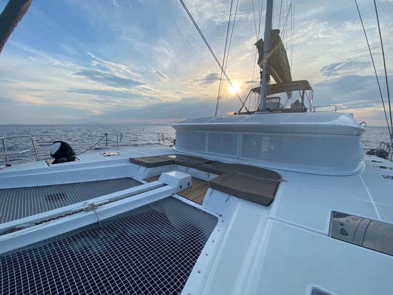 Book yachts online - catamaran - Lagoon 50 - VICTORIA (VIP EQUIPPED, Generator, Air-condition, Watermaker, Teak cockpit, Underwater lights, TV, Icemaker, 2 SUP, Wifi) *Skippered only* - rent