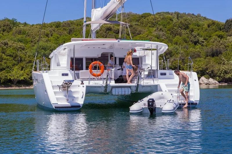 Book yachts online - catamaran - Lagoon 450  Fly - GIN TONIC (generator, air condition, water maker, bowthruster, 2 SUP free of charge) - rent