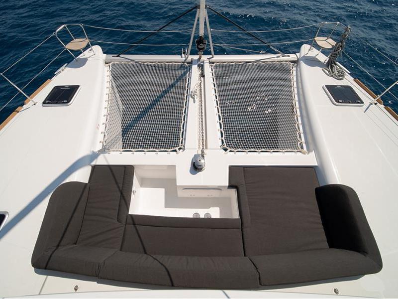 Book yachts online - catamaran - Lagoon 450  Flybridge - ANNIE (generator, air condition, water maker, 2 SUP free of charge) - rent