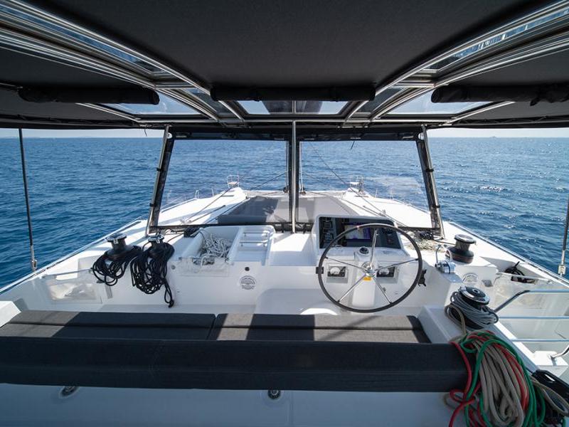 Book yachts online - catamaran - Lagoon 450  Flybridge - ANNIE (generator, air condition, water maker, 2 SUP free of charge) - rent