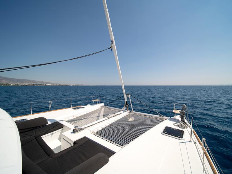 Book yachts online - catamaran - Lagoon 450  Flybridge - ANNIE (generator, air condition, water maker, 2 SUP free of charge) - rent