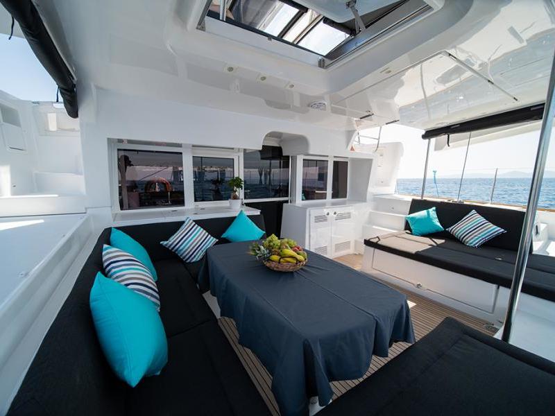 Book yachts online - catamaran - Lagoon 450  Flybridge - ANNIE (generator, air condition, water maker, 2 SUP free of charge) - rent