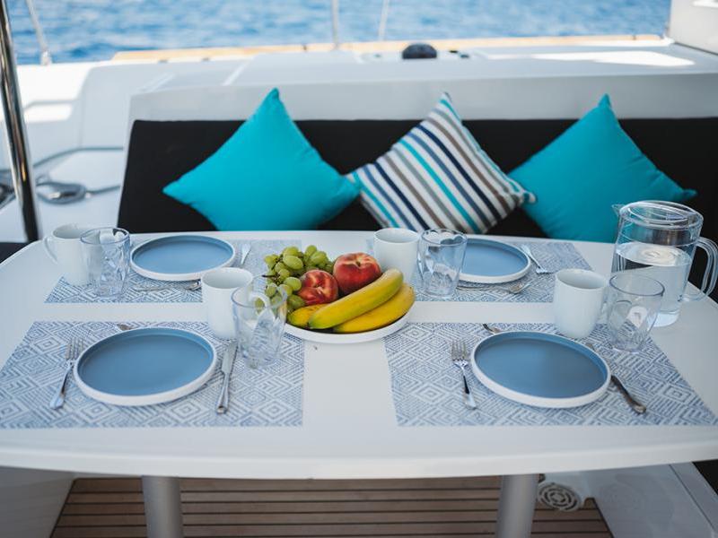 Book yachts online - catamaran - Lagoon 450  Flybridge - ANNIE (generator, air condition, water maker, 2 SUP free of charge) - rent