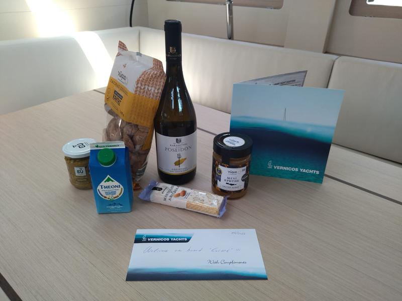 Book yachts online - sailboat - Oceanis 51.1 - ESCAPE (generator, air condition, water maker, 1 SUP free of charge) - rent