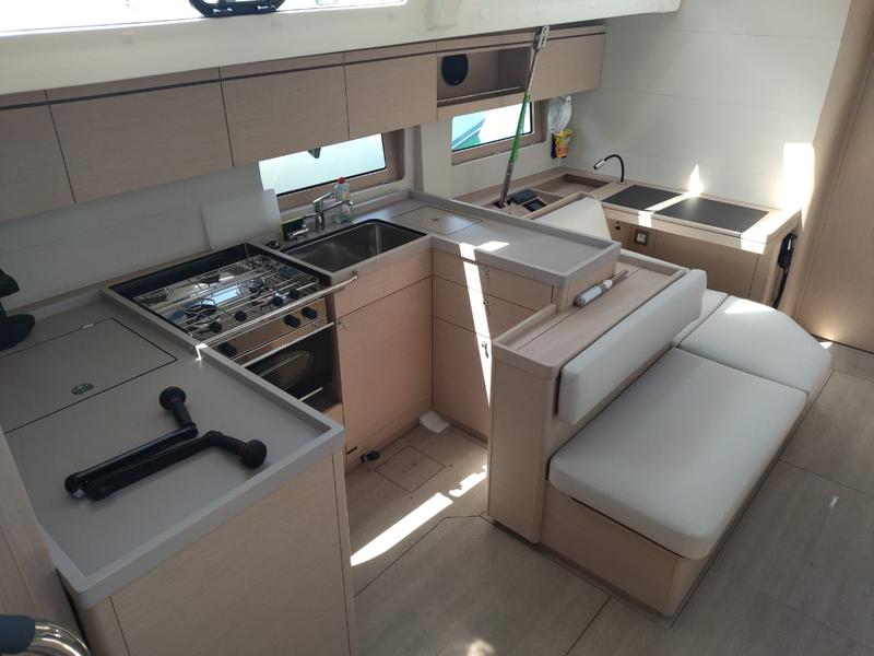 Book yachts online - sailboat - Oceanis 51.1 - ESCAPE (generator, air condition, water maker, 1 SUP free of charge) - rent