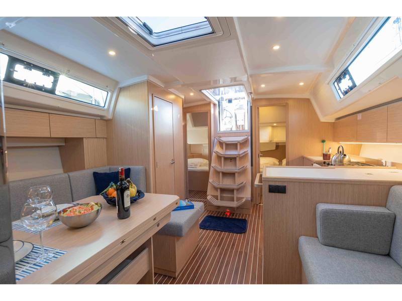 Book yachts online - sailboat - Bavaria 42 Cruiser - Joy - rent