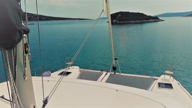 Book yachts online - catamaran - Lagoon 42 - Euphoria - rent