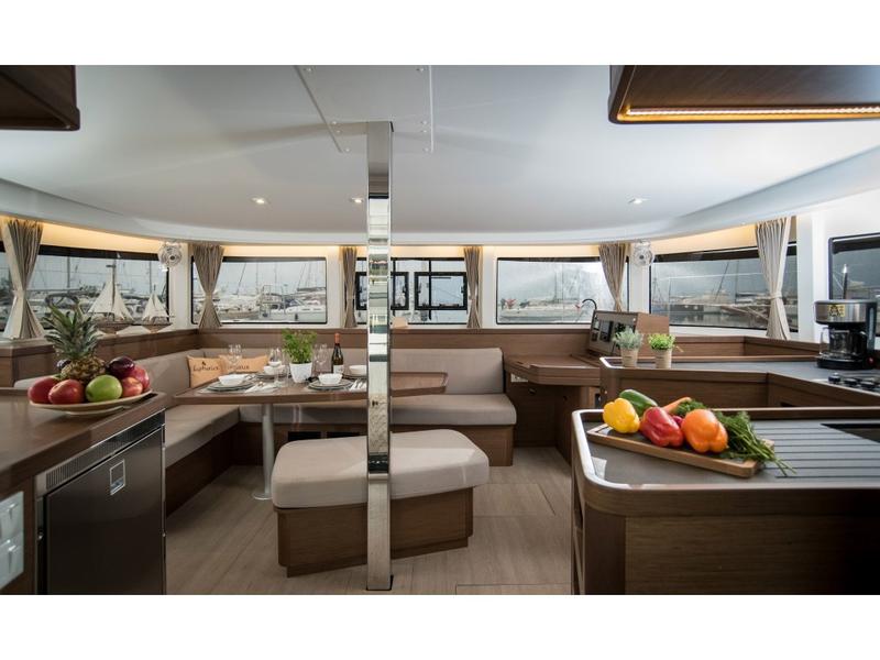 Book yachts online - catamaran - Lagoon 42 - Euphoria - rent