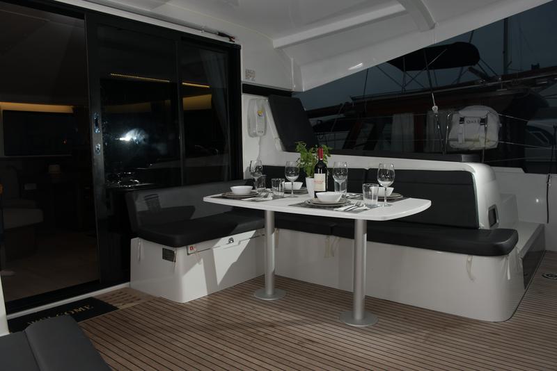 Book yachts online - catamaran - Lagoon 42 - Euphoria - rent