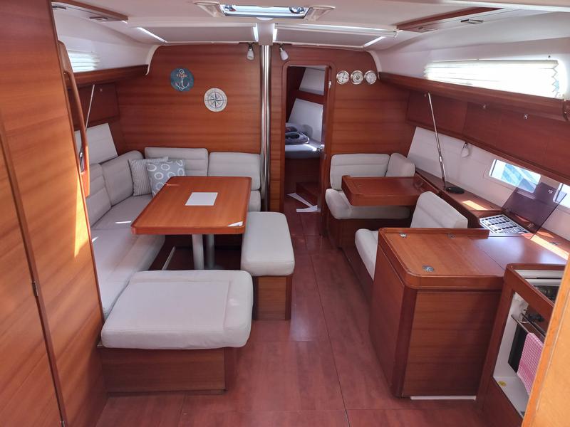 Book yachts online - sailboat - Dufour 410 Grand Large 6 - Julia - rent