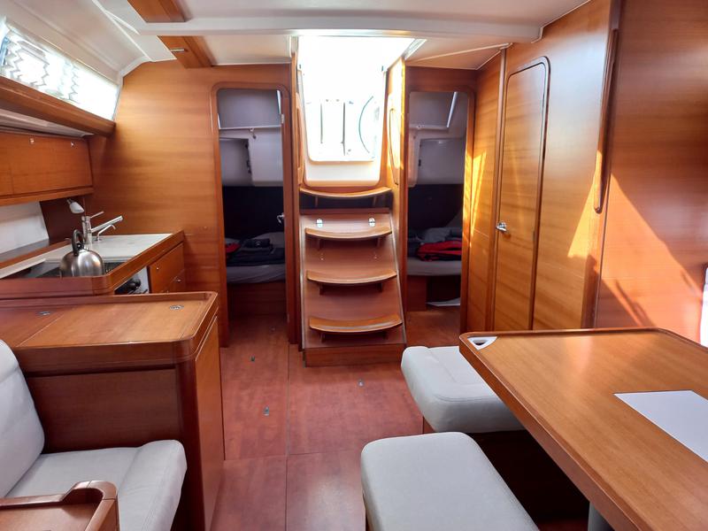 Book yachts online - sailboat - Dufour 410 Grand Large 6 - Julia - rent