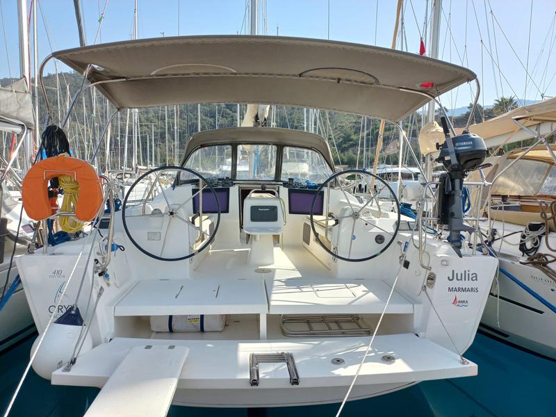 Book yachts online - sailboat - Dufour 410 Grand Large 6 - Julia - rent
