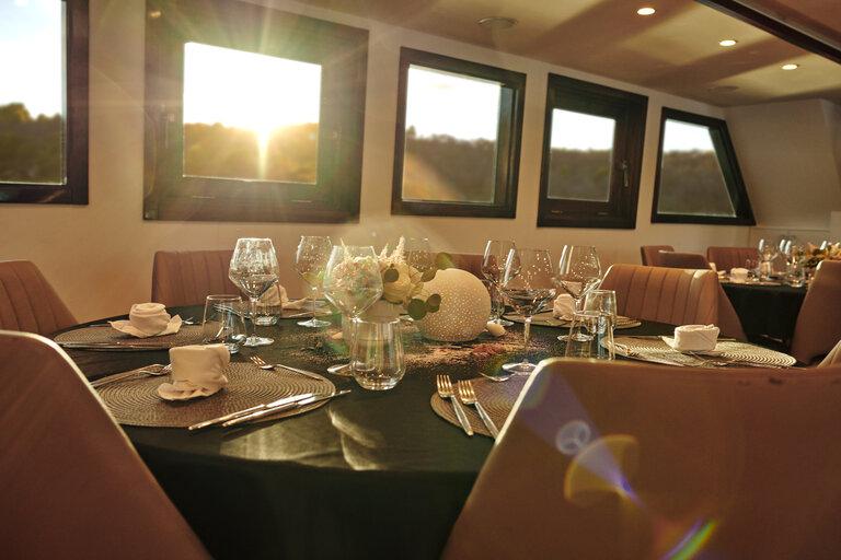 Book yachts online - motorboat - Motoryacht - Lupus Mare - rent