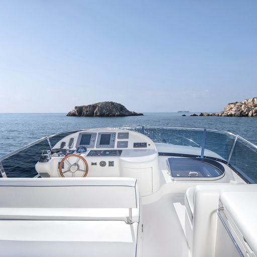 Book yachts online - motorboat - Uniesse 55 - C&amp;A - rent