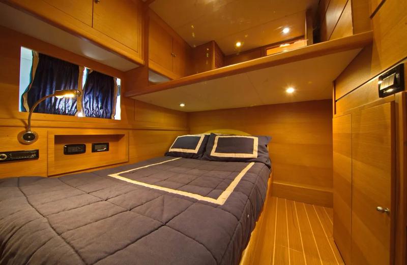 Book yachts online - motorboat - Gianneti 55 Sport - Remode - rent