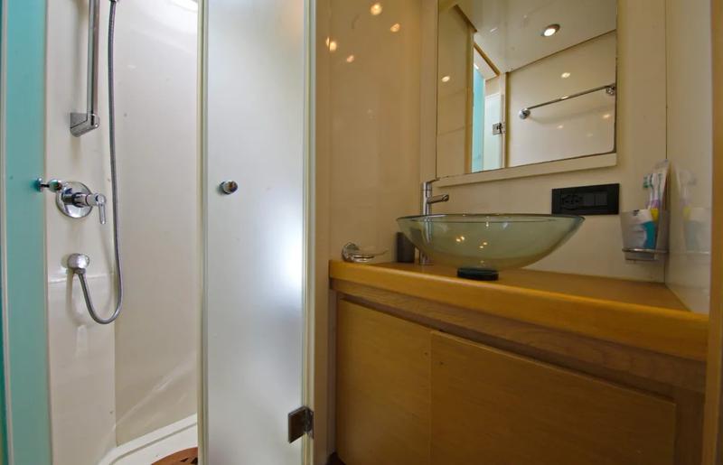 Book yachts online - motorboat - Gianneti 55 Sport - Remode - rent