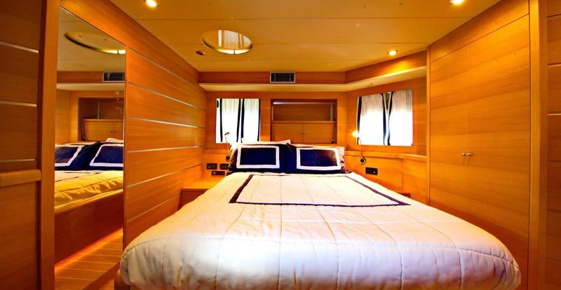 Book yachts online - motorboat - Gianneti 55 Sport - Remode - rent