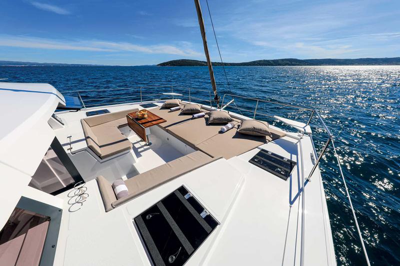 Book yachts online - catamaran - Bali 4.6 - MY Queen - rent