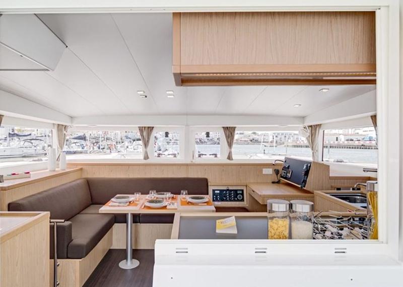 Book yachts online - catamaran - Lagoon 400 S2 - Orion VIII - rent