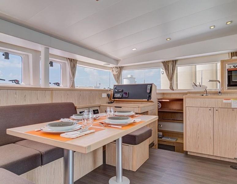 Book yachts online - catamaran - Lagoon 400 S2 - Orion VIII - rent