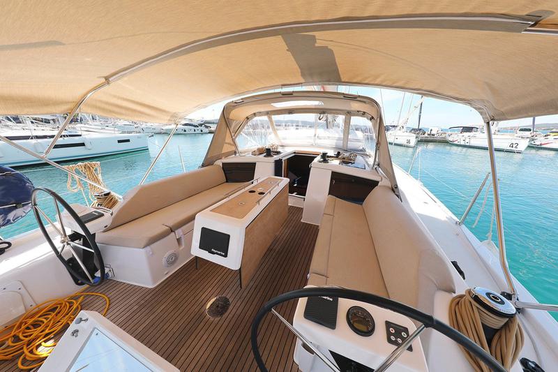 Book yachts online - sailboat - Dufour 430 - GOSAILING - rent