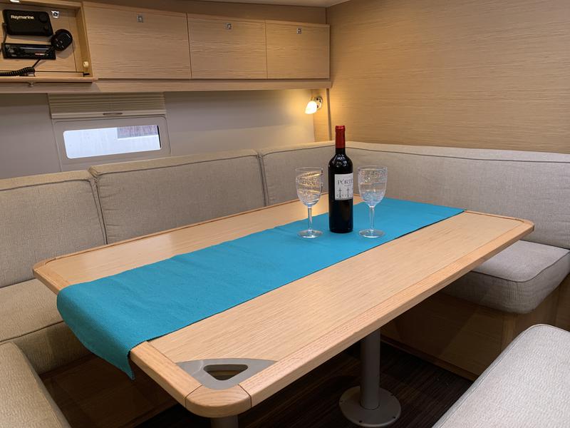 Book yachts online - sailboat - Dufour 430 - GOSAILING - rent