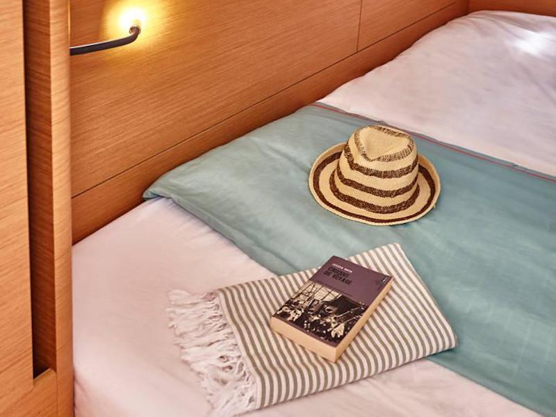 Book yachts online - sailboat - Sun Odyssey 440 - Holiday Kiss - rent