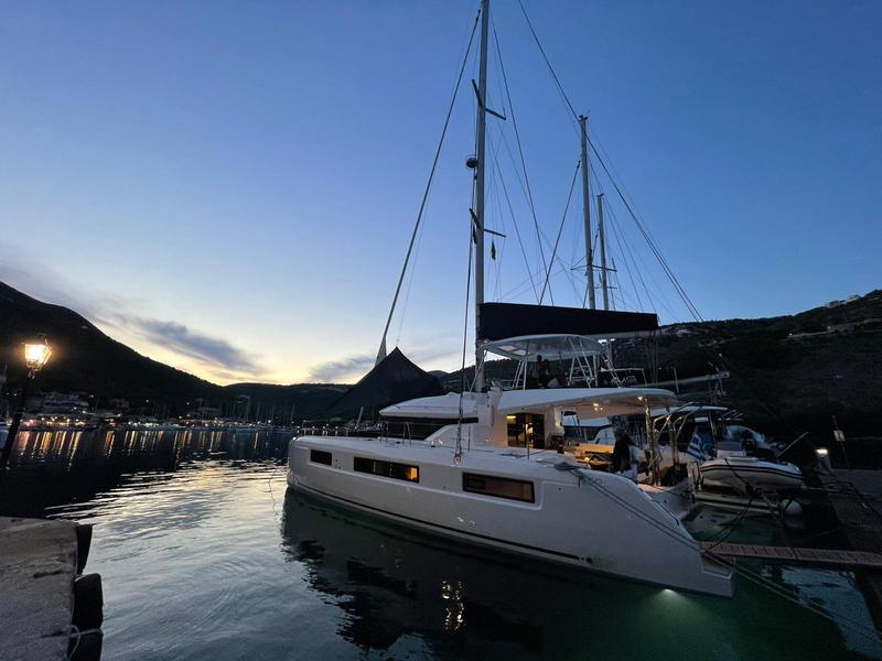 Book yachts online - catamaran - Lagoon 50 - OZELO - rent