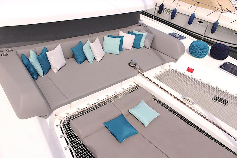 Book yachts online - catamaran - Lagoon 42 - JOY - rent