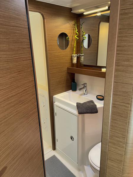 Book yachts online - catamaran - Lagoon 42 - JOY - rent