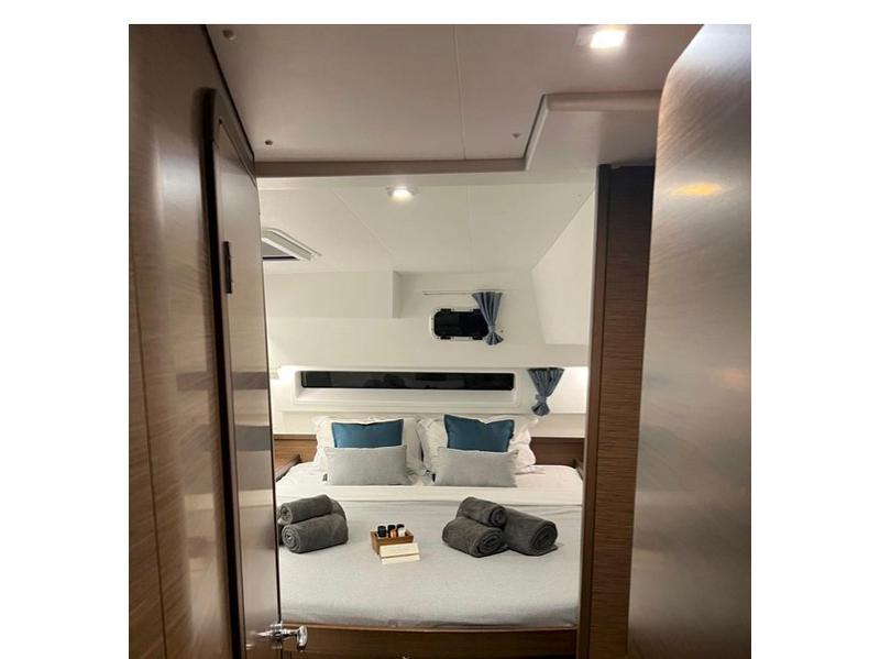 Book yachts online - catamaran - Lagoon 42 - JOY - rent