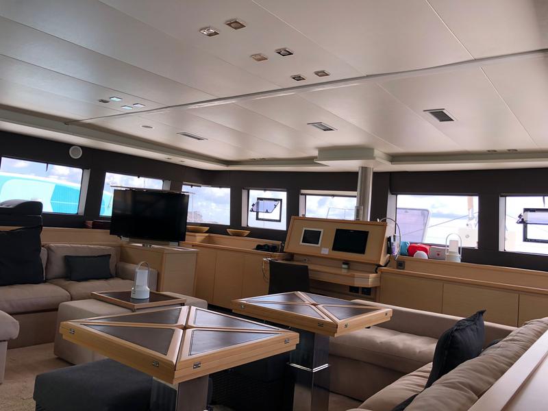 Book yachts online - catamaran - Lagoon 620 - ZS - rent