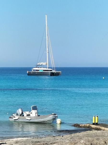 Book yachts online - catamaran - Lagoon 620 - ZS - rent