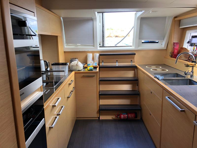 Book yachts online - catamaran - Lagoon 620 - ZS - rent