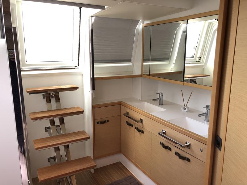 Book yachts online - catamaran - Lagoon 620 - ZS - rent