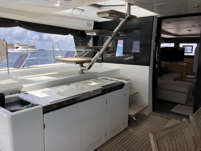 Book yachts online - catamaran - Lagoon 620 - ZS - rent